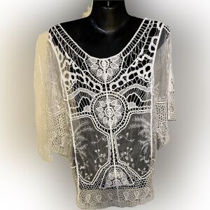White laced women’s top